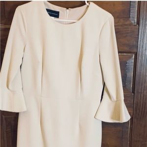 Beautiful Crème Donna Morgan Above the Knee Crepe Dress Ruffle 3/4 Length Sleeve